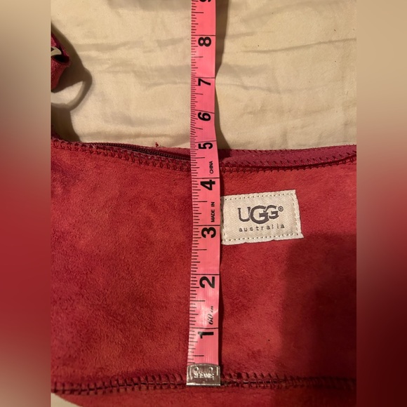 Women’s Ugg Dark Pink Shoulder Bag Sheepskin fur Like New - Picture 3 of 4